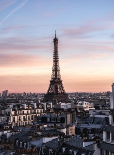 Eiffel Towe over the buildings