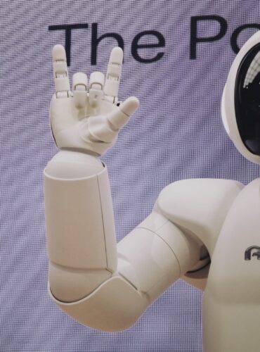 Asimo robot doing handsign